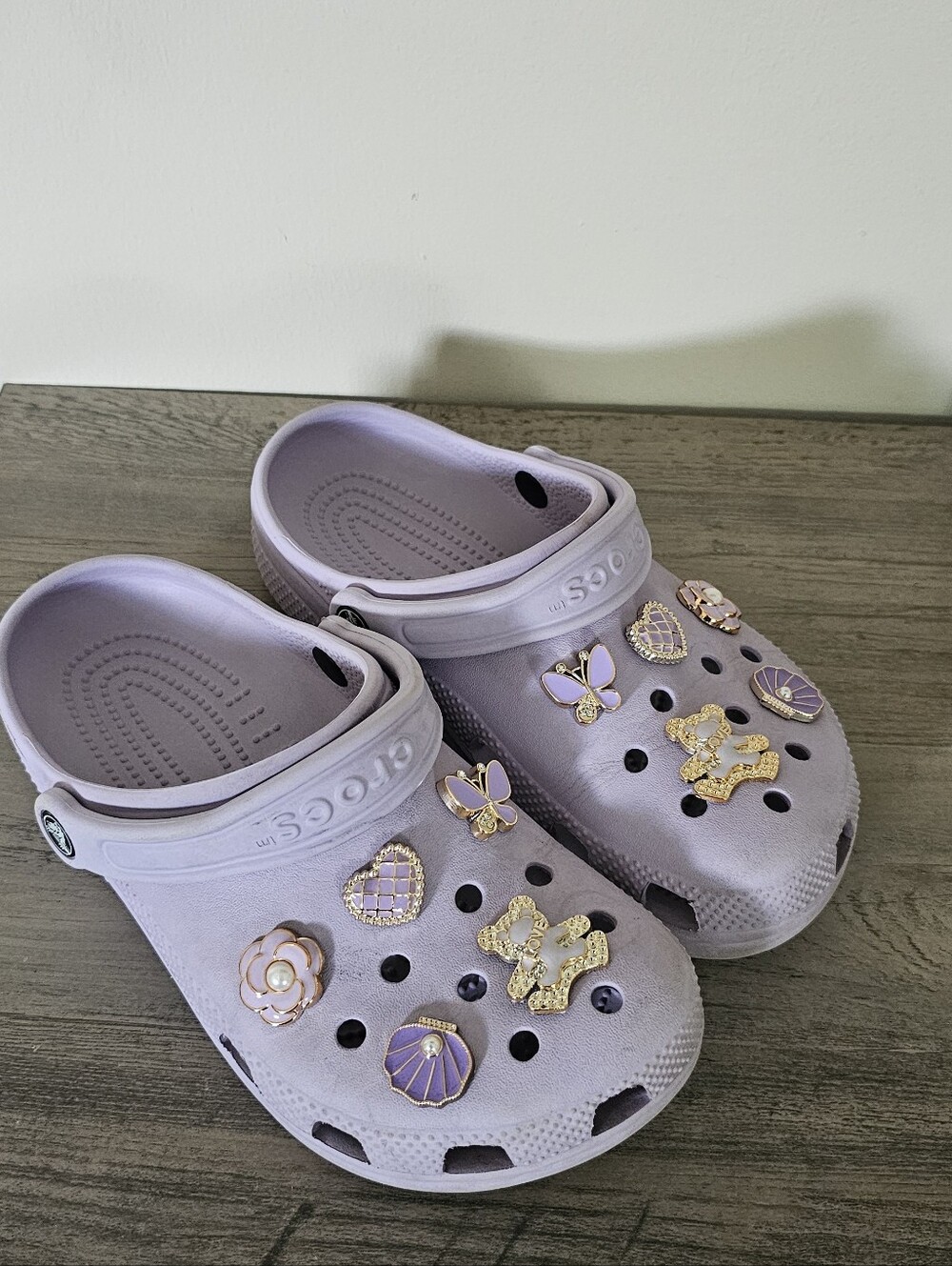 Crocs Kids Classic Clog in Lavender Purple with Decorative Charms Girl J 5